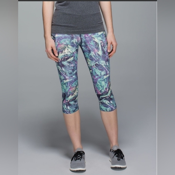 Lululemon Run: Top Speed CropIridescent Multi Size 6 - Picture 6 of 16